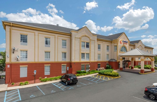 Newark Hotel | Comfort Suites Newark - Harrison