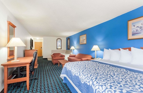 Cambridge Hotel | Days Inn & Suites by Wyndham Cambridge