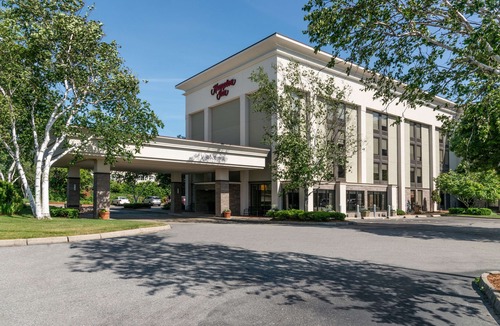 North Westport Hotel | Hampton Inn Fall River/Westport