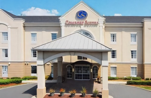 Newark Hotel | Comfort Suites Newark - Harrison