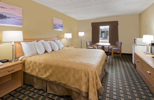 Batavia Hotel | Days Inn by Wyndham Batavia Darien Lake Theme Park