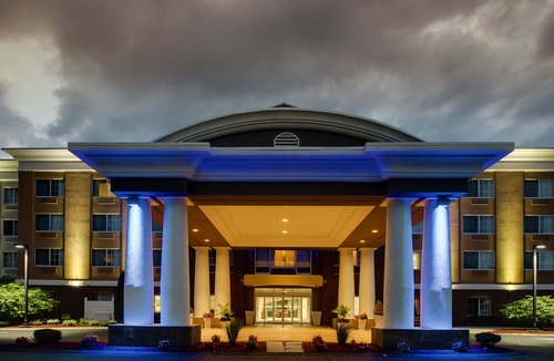 Middleborough Hotel | Holiday Inn Express Hotel & Suites Middleboro Raynham, an IHG Hotel