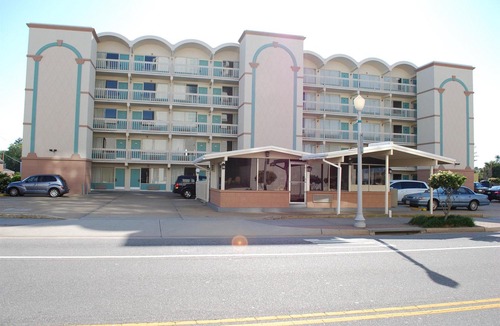 Northeast Virginia Beach Hotel | SureStay Hotel by Best Western Virginia Beach Royal Clipper