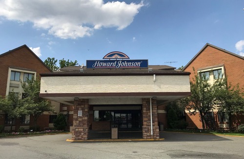 Newark Hotel | Howard Johnson Hotel by Wyndham Newark Airport