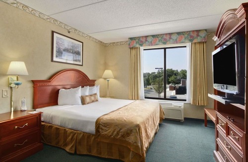 Norma Hotel | Wingate by Wyndham Vineland