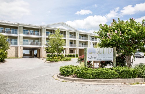 Piney Point Hotel | Island Inn & Suites, Ascend Hotel Collection
