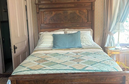 Beacon Bed & Breakfast | Charming B&B with AC and WiFi in wonderful Beacon - Botsford Briar B&B