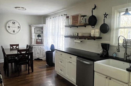 Hamburg House | Cozy Cape in the Heart of Hamburg Village
