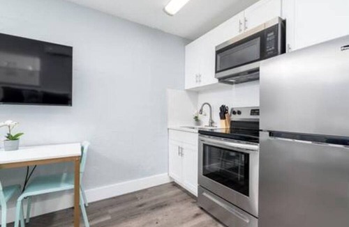 Lake Ridge Apartment | Stylish Wilton Manors Studio | Prime Location
