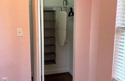 West Little River House | Stylish Miami Oasis: 3Bed, 2Bath with BBQ, Just 15min from the Beach.