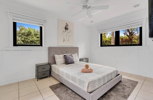 Ludlam House | 5BR Villa in South Miami w/ Pool, Bball Court + More