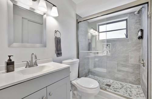 Tarpon River House | Sleek 2BR/2BA Home Near Downtown