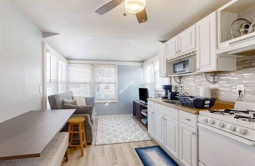 North Wildwood Cottage | Charming single-level escape with shared patio, grill, full kitchen, & AC