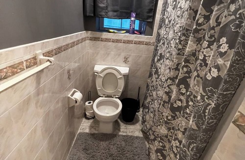 Forest Hill Apartment | Minutes away from branch brook park and 15 minutes away from Newark airport.