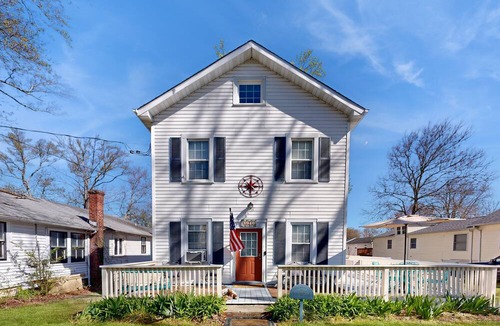 North Beach House | Charmingly restored, dog-friendly retreat with great deck & walkable location