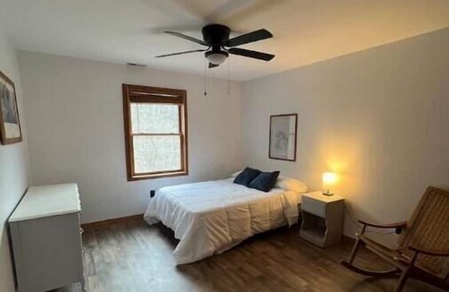 Mountain Base Cabin | 10 Min to Snowshoe! Large renovated Cabin with 4 bedrooms, 2 baths & large deck