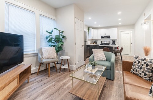Montclair Apartment | 2 Bedroom, 2 Bathroom + Office/den in Montclair! Laundry, Parking, Pets welcome!