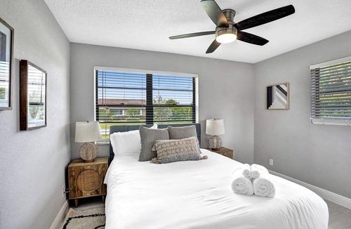 Coconut Creek House | 5 bedroom Family Home with heated pool
