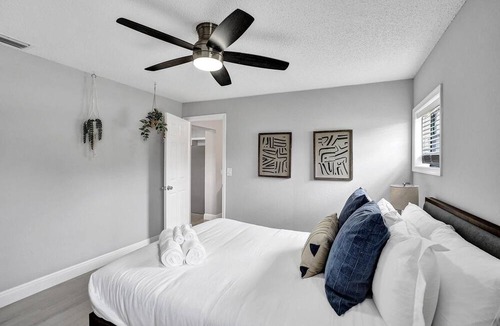 Coconut Creek House | 5 bedroom Family Home with heated pool