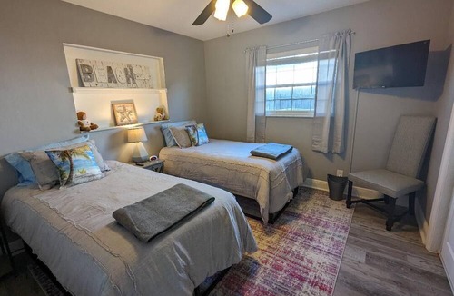 Fort Lauderdale House | 5⭐️ Waterfront Home In Ft. Lauderdale 😎 HEATED Pool & Hot Tub ✨ Dog-Friendly!!!