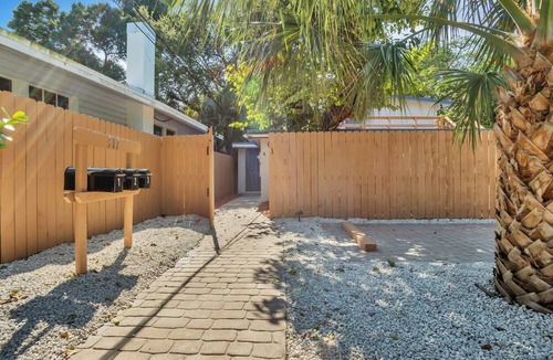 Sailboat Bend House | Las Olas Cabanas Unit #1 - Private Triplex Steps from Las Olas Blvd & Downtown