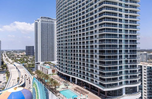 Hollywood Condo | Miami Waves Retreat:2BR/2BA Beauty