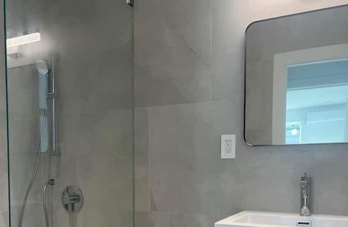Middle River Terrace Apartment | 2 Bedroom 761904 by Houzlet