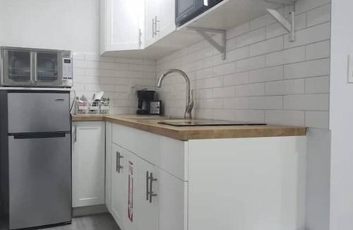 Parkside Apartment | 2 Bedroom 739149 by Houzlet