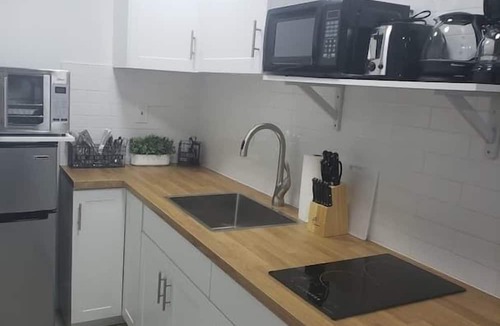 Parkside Apartment | 2 Bedroom 739149 by Houzlet