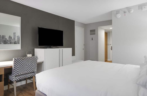 East Rutherford Hotel | Major international sporting event Stay King Room Near MetLife