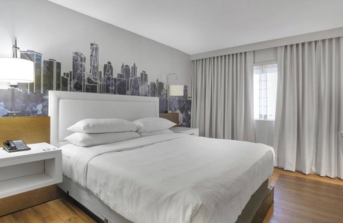 East Rutherford Hotel | MetLife World Cup King Room Fan Experience