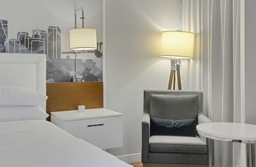 East Rutherford Hotel | Game-Day Hotel Near MetLife Stadium with Shuttles