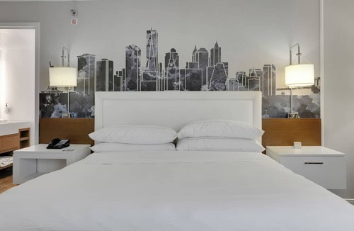 East Rutherford Hotel | Game-Day Hotel Near MetLife Stadium with Shuttles