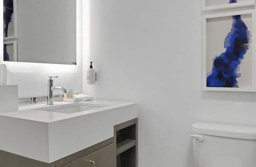 East Rutherford Hotel | Game-Day Hotel Near MetLife Stadium with Shuttles