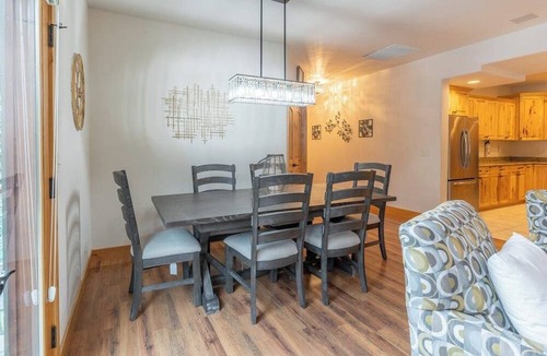 Somers Condo | Updated condo with peek-a-boo lake views, deck, W/D, fireplace, & lake access