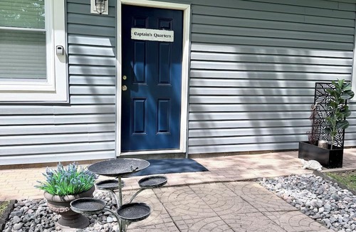 Berlin Center Apartment | Captain’s Quarters- charming studio apartment in the countryside