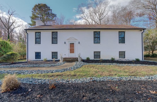 Rio House | 5BR Retreat Near UVA, Hospitals & Wineries