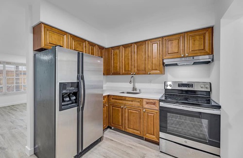 Oakland Park Apartment | Cozy & Bright 2-Bedroom Apt Oakland Park Gem 15 Min to Beach & Pet-friendly
