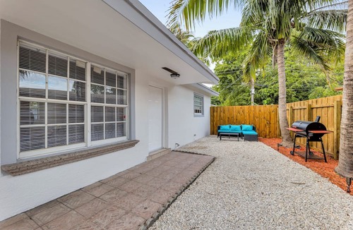 Oakland Park Apartment | Cozy & Bright 2-Bedroom Apt Oakland Park Gem 15 Min to Beach & Pet-friendly