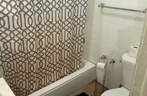 Greenville Apartment | Spacious 3-bedroom apartment with WiFi, AC in welcoming Jersey City