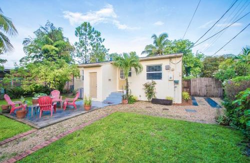 Middle River Terrace House | La Maison-Adorable Cottage Mins from Wilton Manors