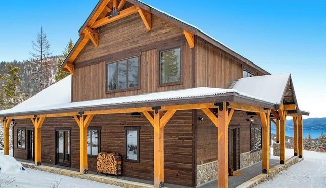 Newly built mountain home with water views, balcony, two kitchens, & W/D