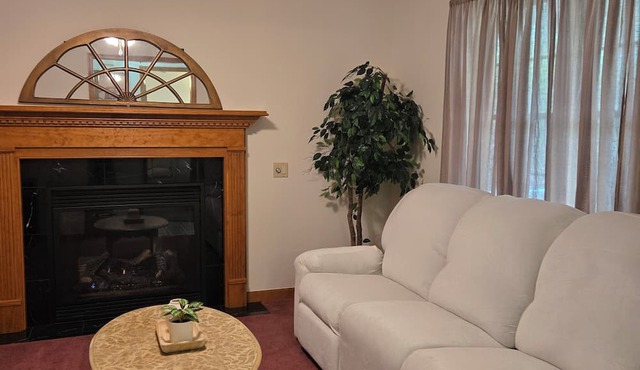 Charming 3-bedroom house in gorgeous Howard with AC and fitness room