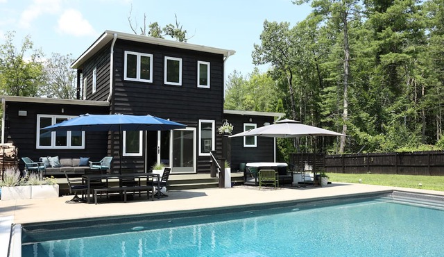 Private Catskills retreat with pool, hot tub, fenced yard & cozy design. Near Woodstock & Phoenicia with hiking, great WiFi, Peloton & remote-work setup. Ideal for families or creatives. 30-day minimum. Dogs welcome.