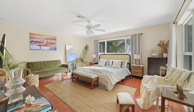 Waterfront Oasis: 4 bd, Heated Pool, Private Dock, Beach, Fireplace, BBQ, Kayaks