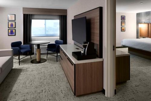 Hampton Inn Newark Airport 